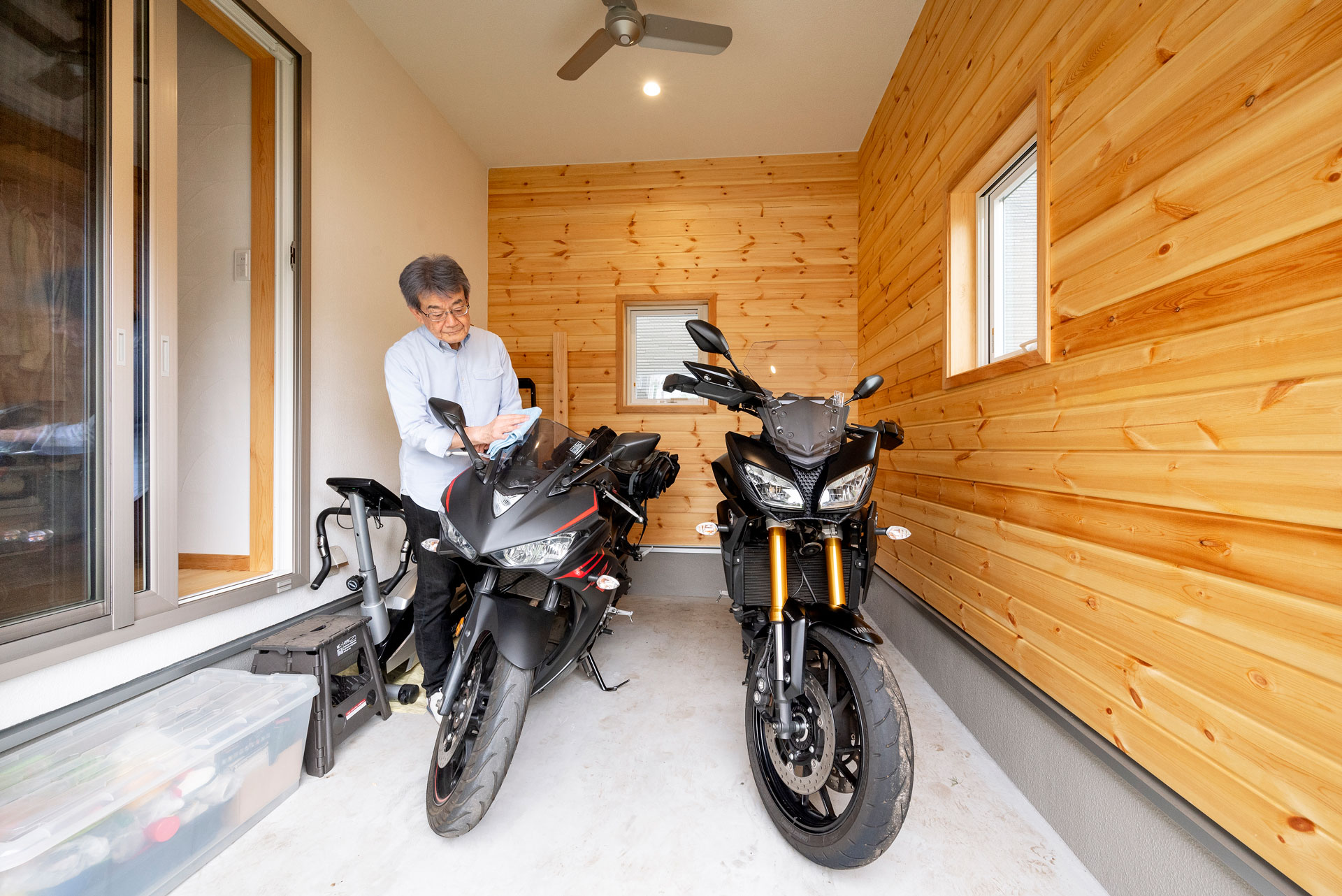 バイクガレージ