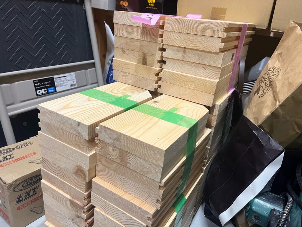 ワークショップで使用するパイン材