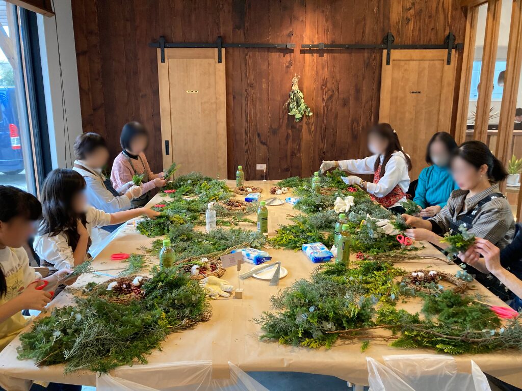 本物の植物でつくるクリスマスリースワークショップ