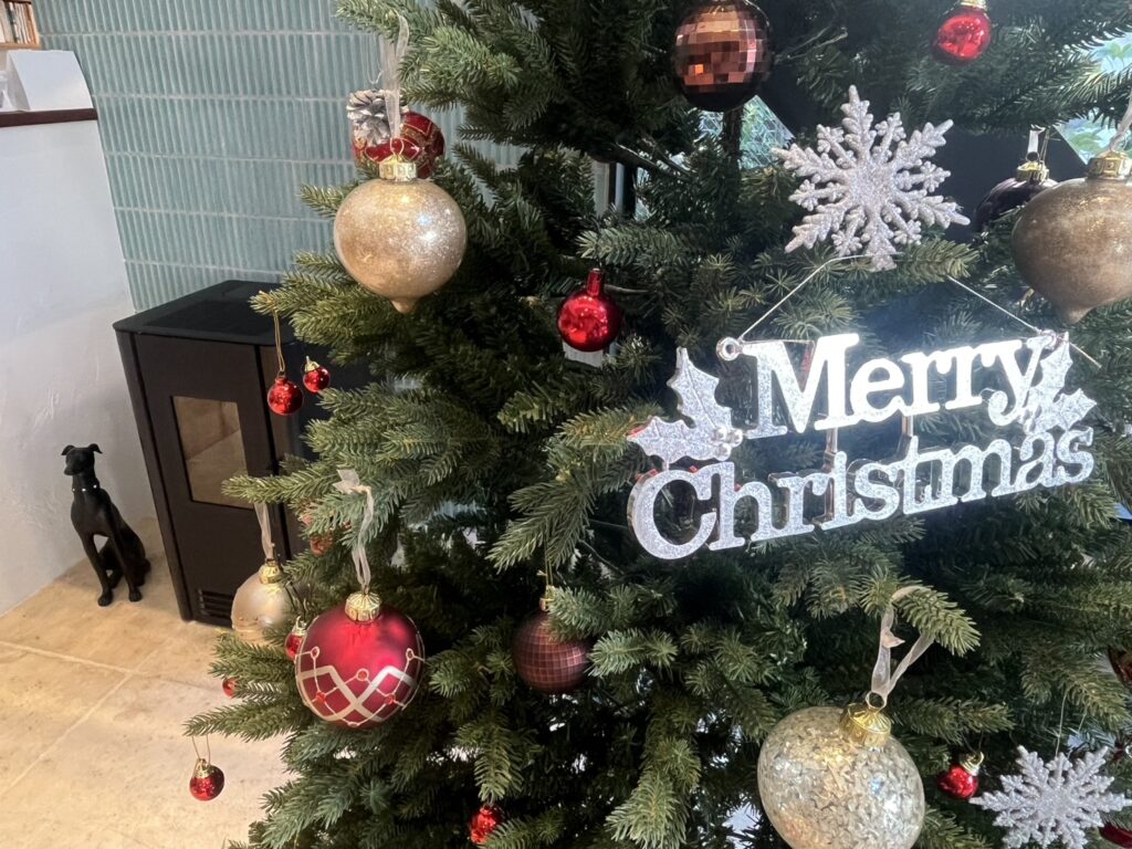 ペレットストーブとクリスマスツリー
