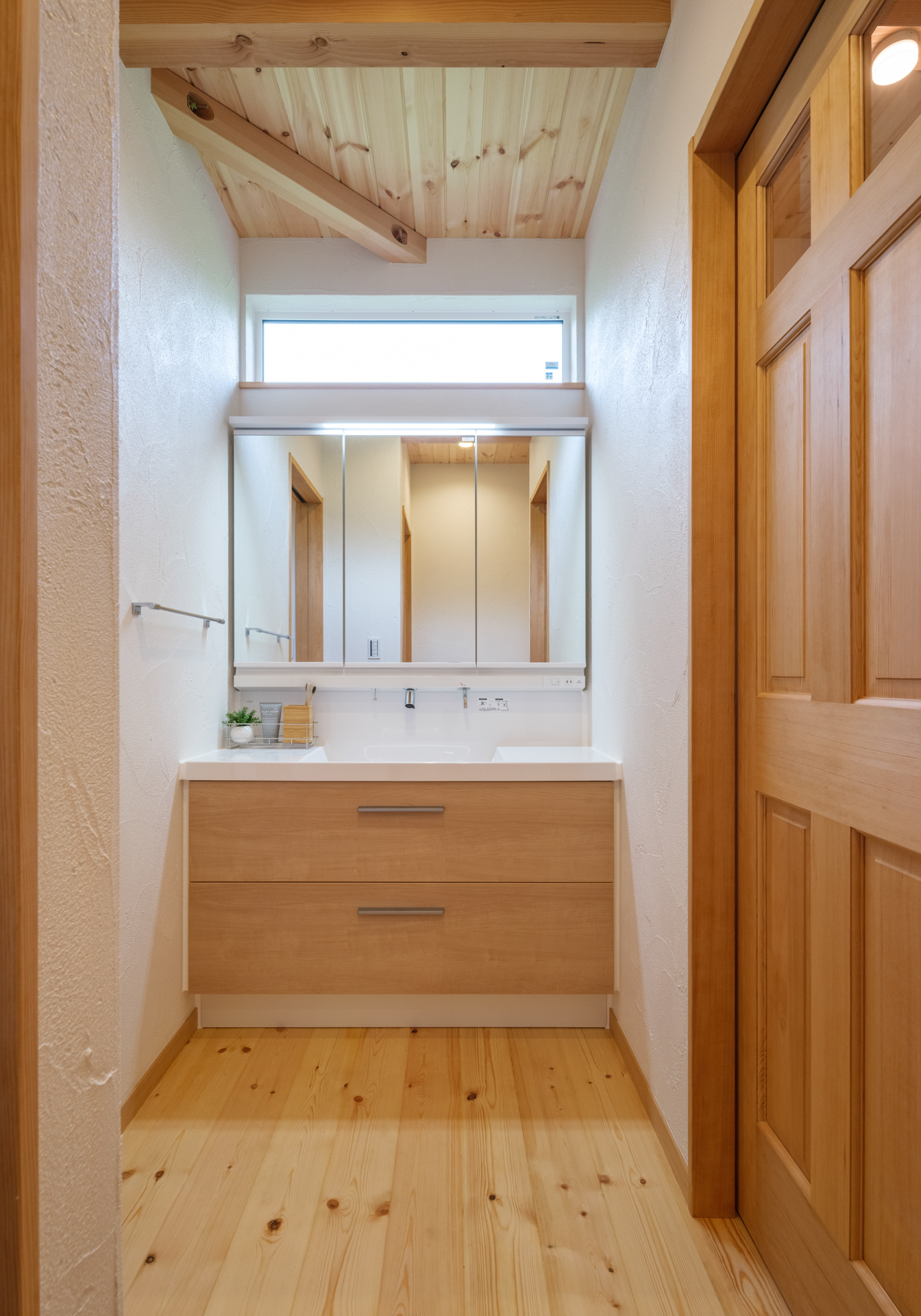 心も暮らしも整う。自然素材に包まれる平屋