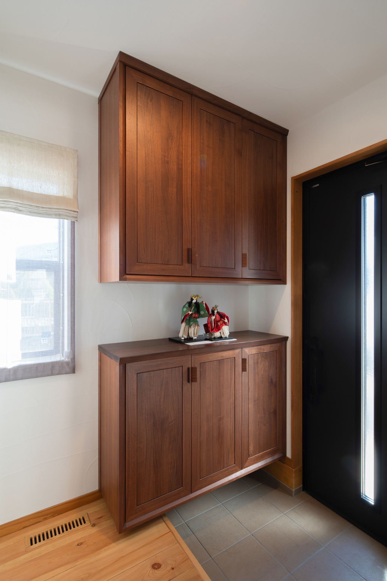 収納力のあるすっきり玄関